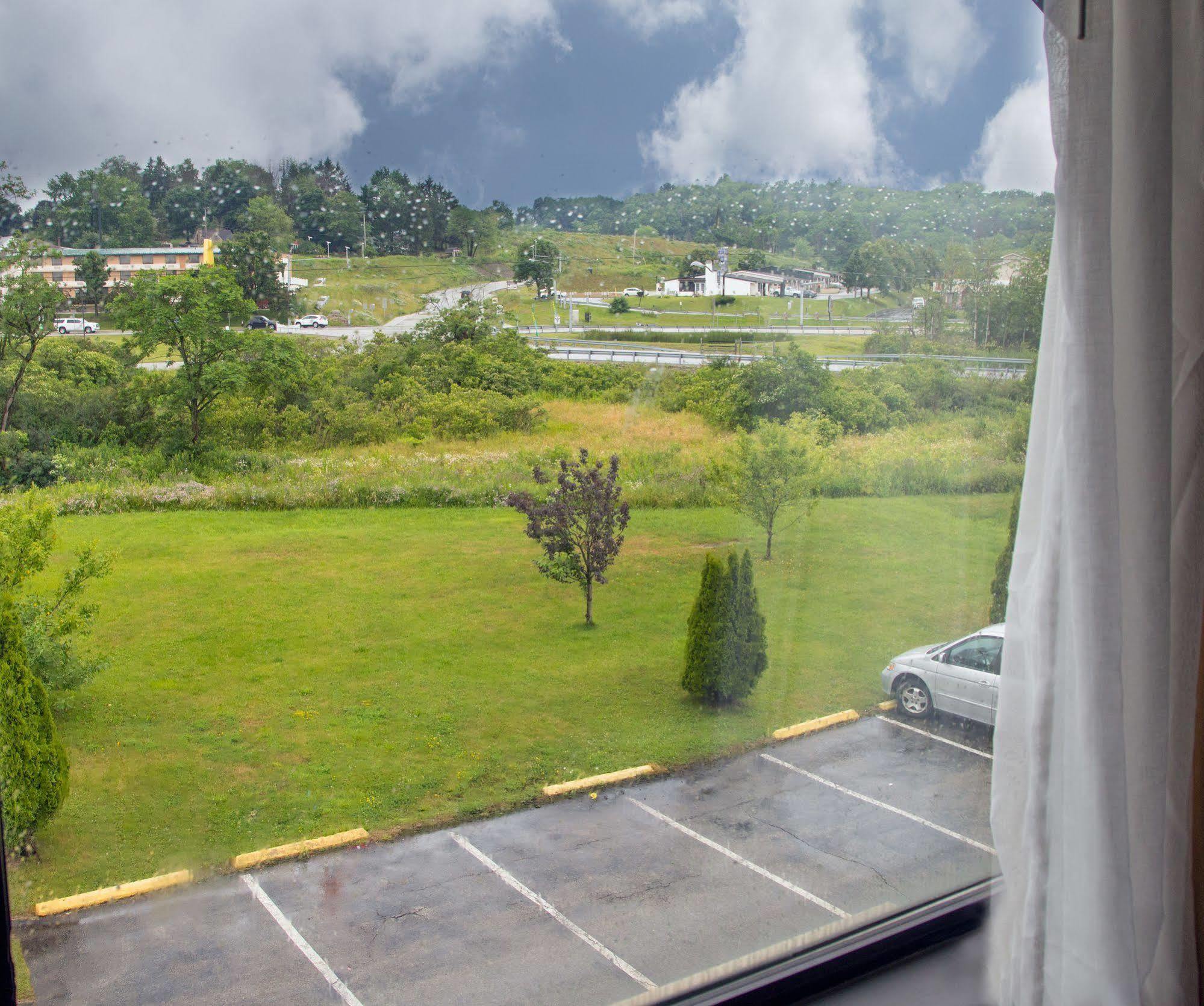 Super 8 By Wyndham Somerset Ngoại thất bức ảnh