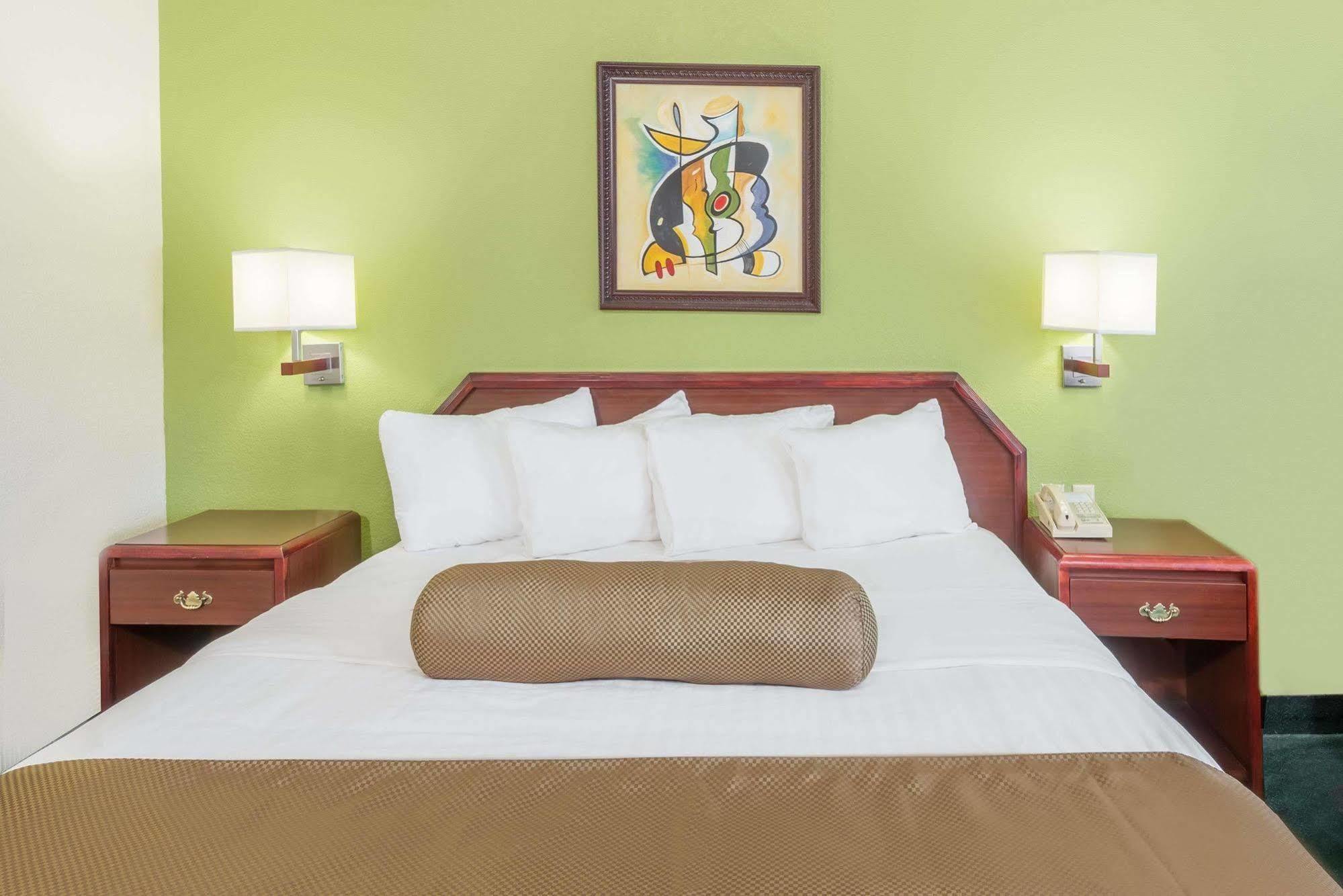 Super 8 By Wyndham Somerset Ngoại thất bức ảnh
